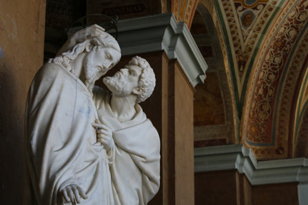 A statue of Judas kissing Jesus