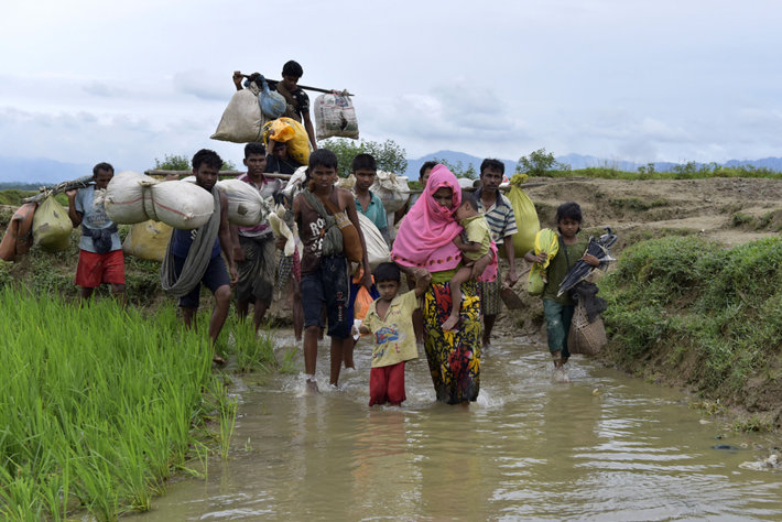 Rohingya walking in Bangladesh