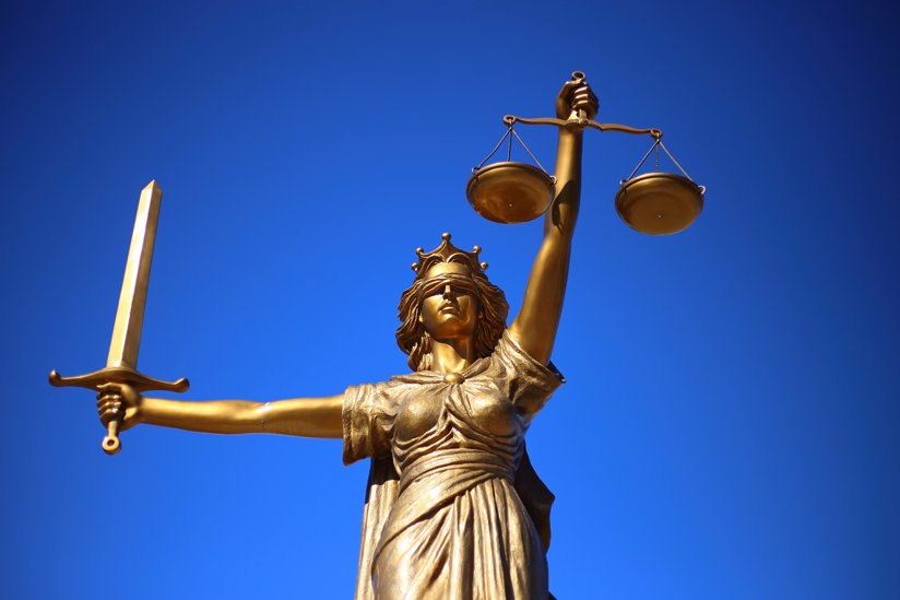 A Lady Justice statue